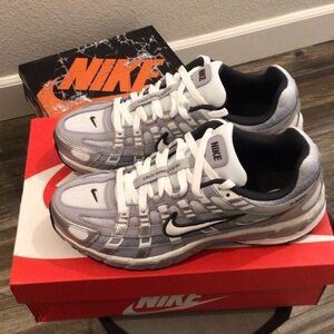 Nike Air Max Gray White Layered Running Shoes